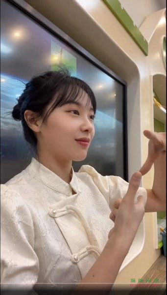 “挖呀挖”黄老师爆火系专职特色老师-猫咪网络